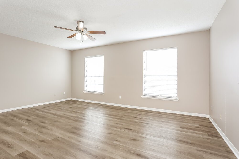 5-Bed Rental on 703 Red Cedar photo 12