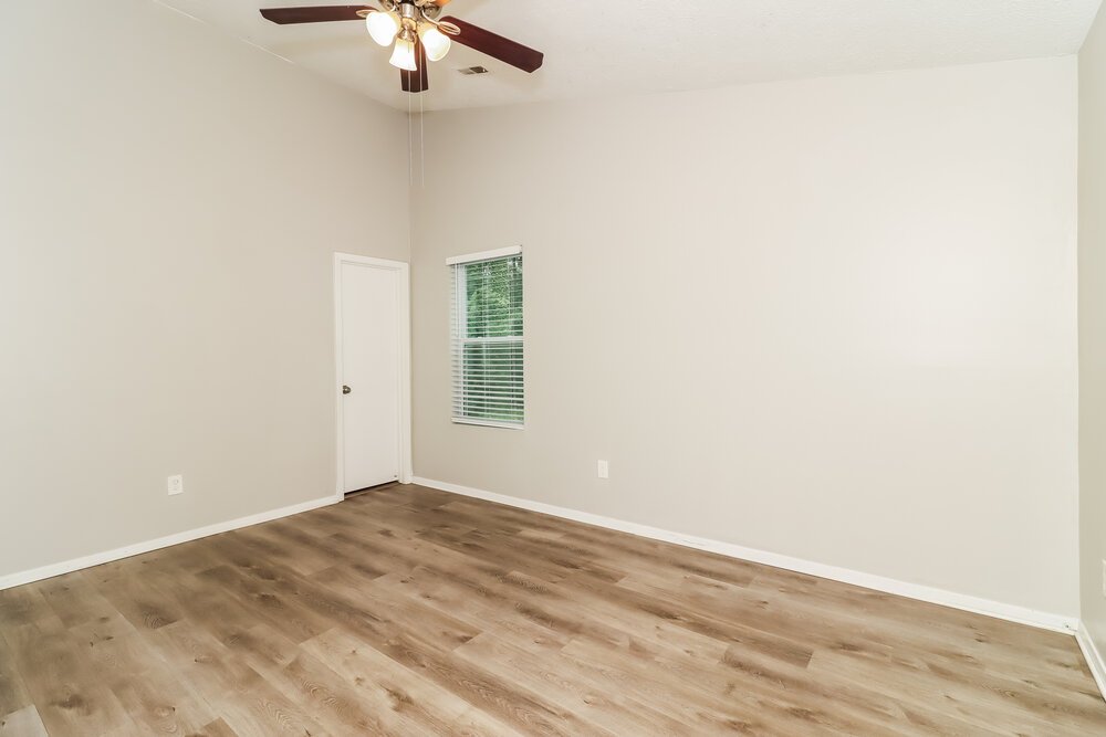 3-Bed Rental on 876 Highland Ter photo 12
