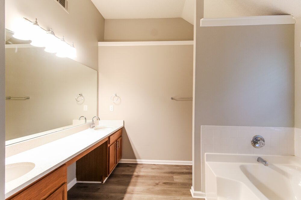 5-Bed Rental on 6261 Remington Park photo 12