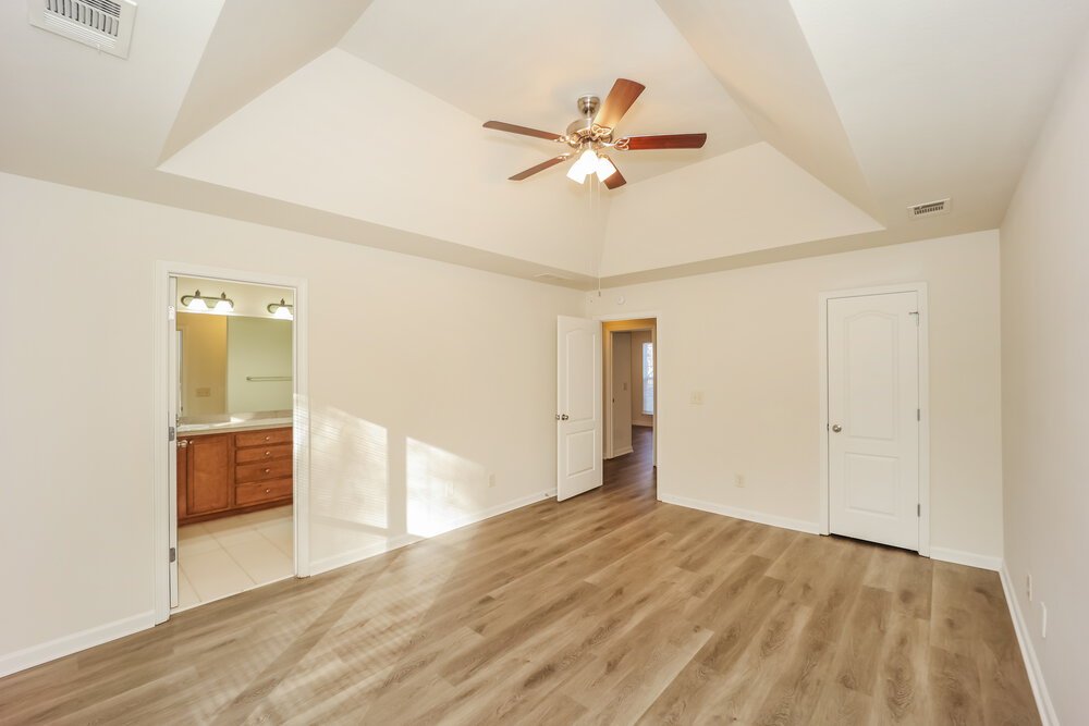 4-Bed Rental on 18 Forrest Ln photo 12