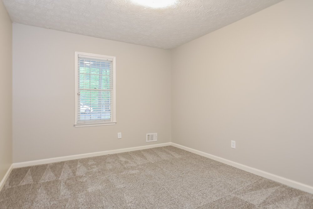 3-Bed Rental on 1019 River Stone photo 12