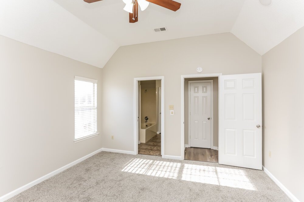 3-Bed Rental on 6688 Ross Manor photo 12