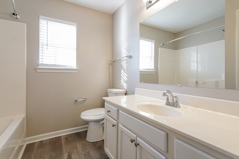 3-Bed Rental on 7016 S Hampton photo 12