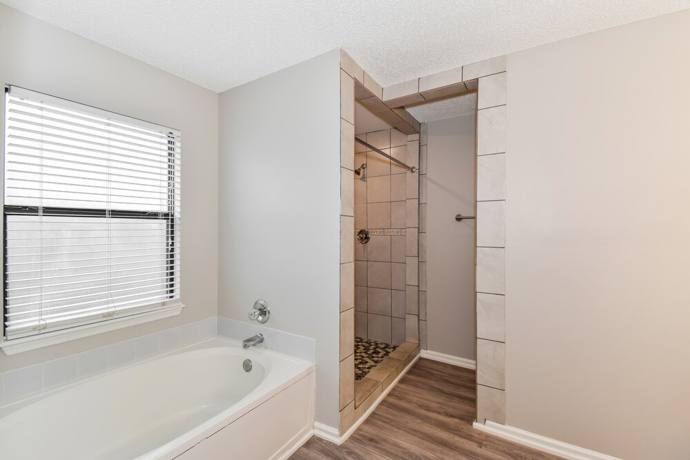3-Bed Rental on 1976 Hunters Trace photo 12