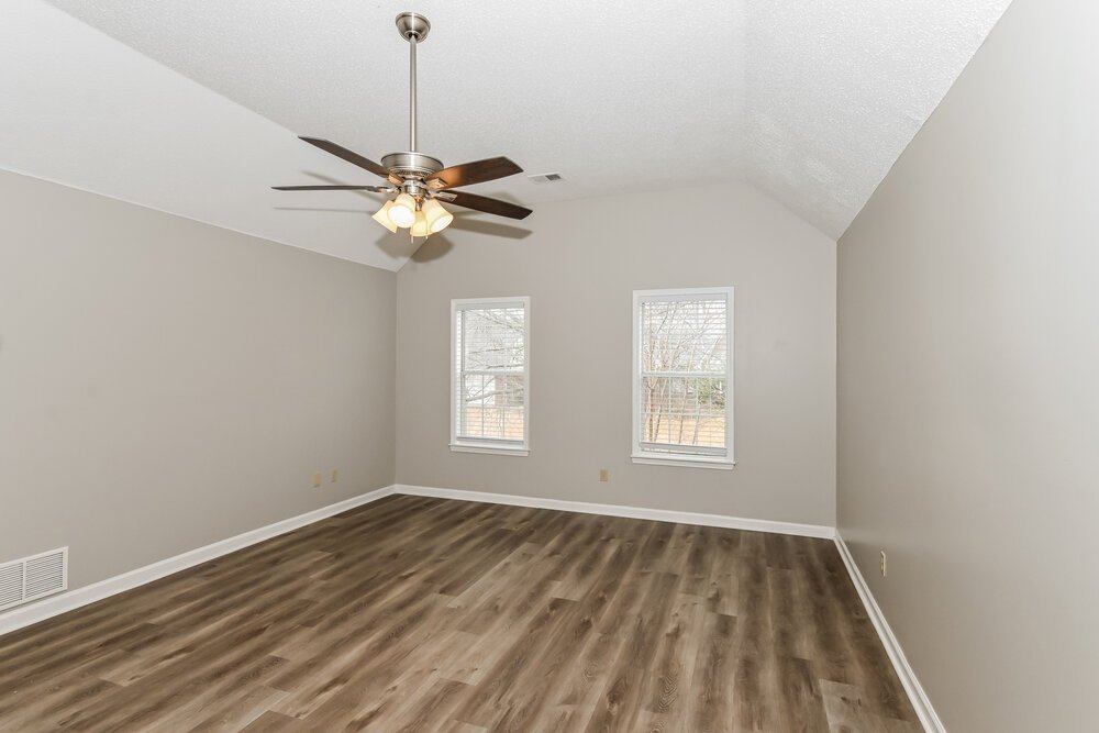3-Bed Rental on 2236 Oak Hollow photo 12