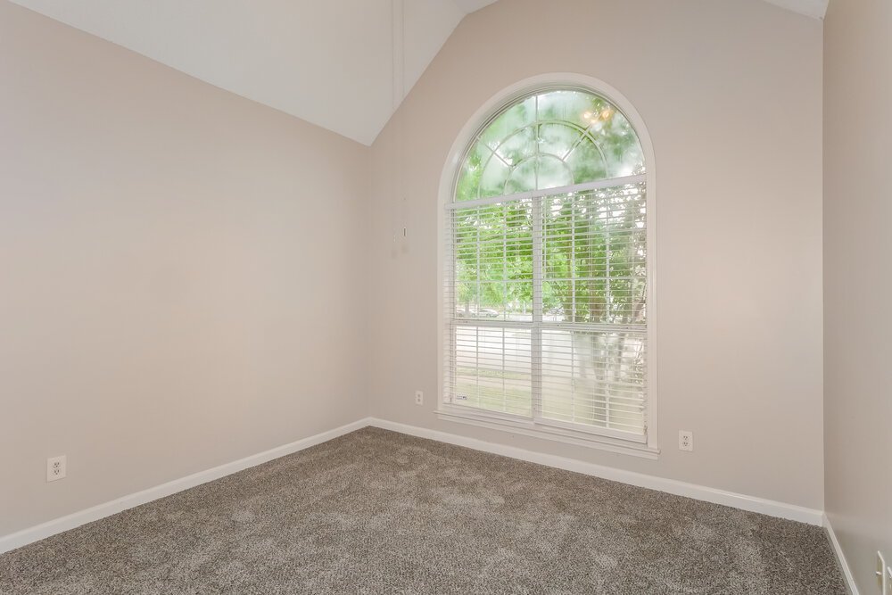 3-Bed Rental on 596 N Ericson photo 13