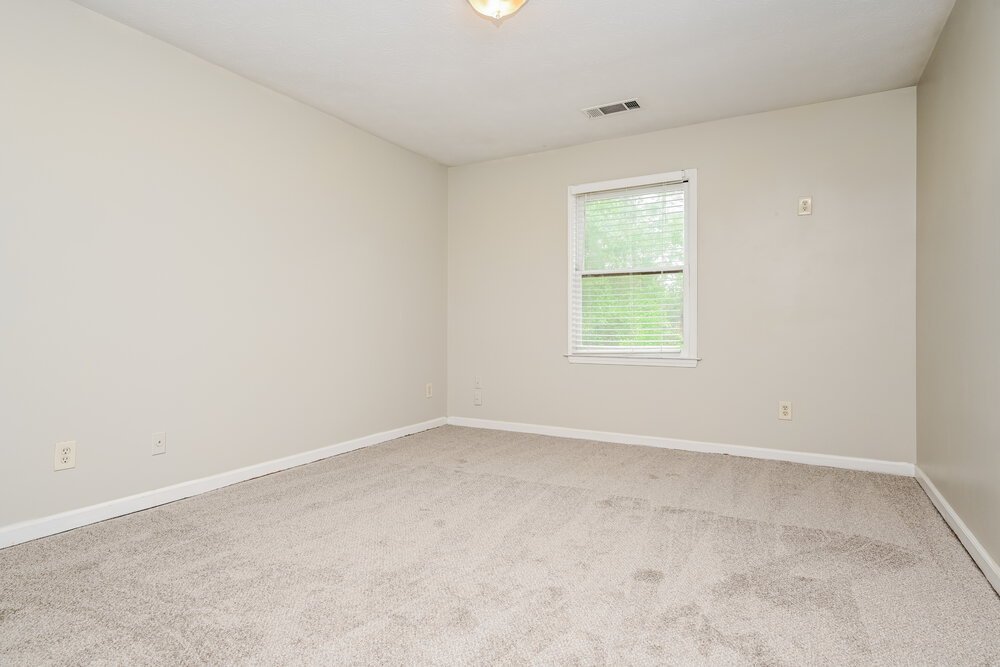 4-Bed Rental on 564 Clubhouse Dr photo 13