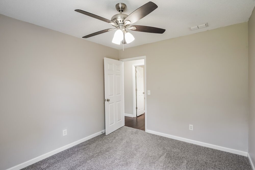 3-Bed Rental on 6620 Shadyview Drive photo 13