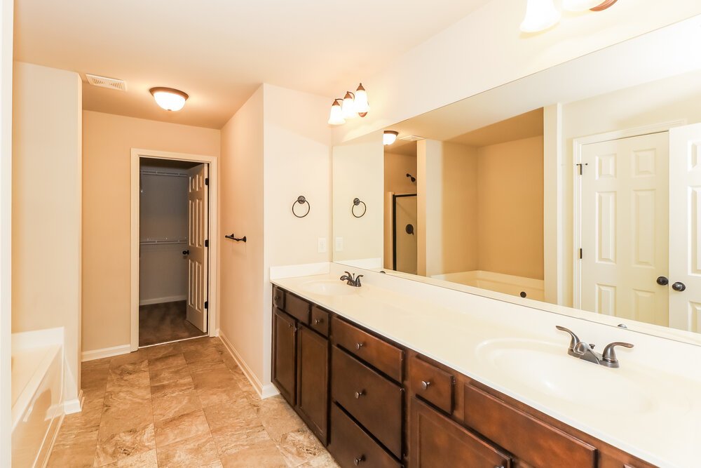 4-Bed Rental on 1305 Little Hampton photo 13