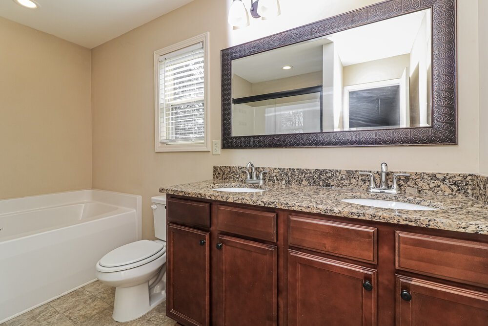 5-Bed Rental on 981 West Avenue photo 13