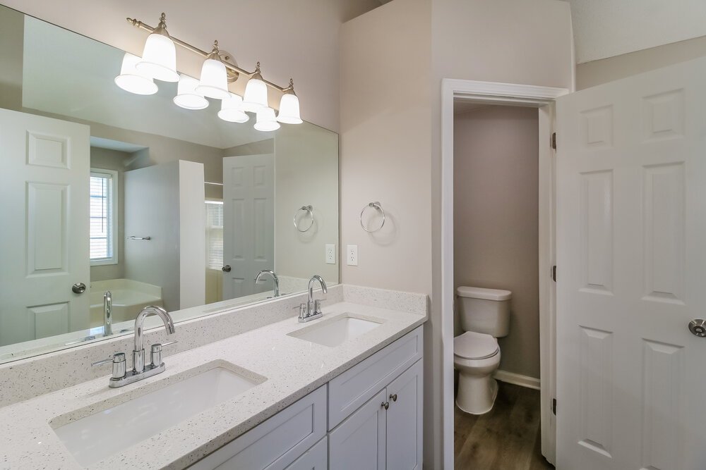 4-Bed Rental on 915 Castlerock Way photo 13