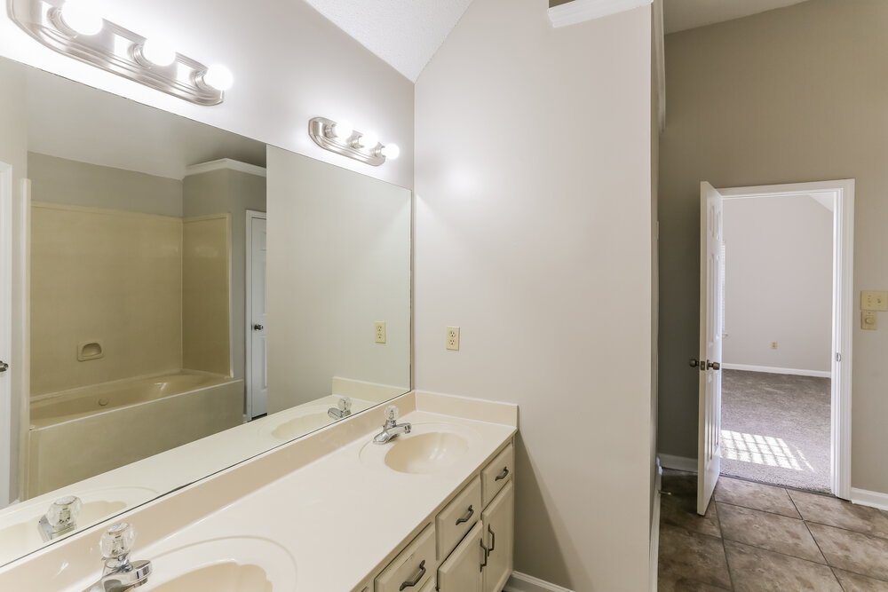 3-Bed Rental on 6688 Ross Manor photo 13