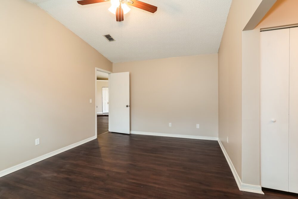 3-Bed Rental on 1863 Sherwood Dr photo 13
