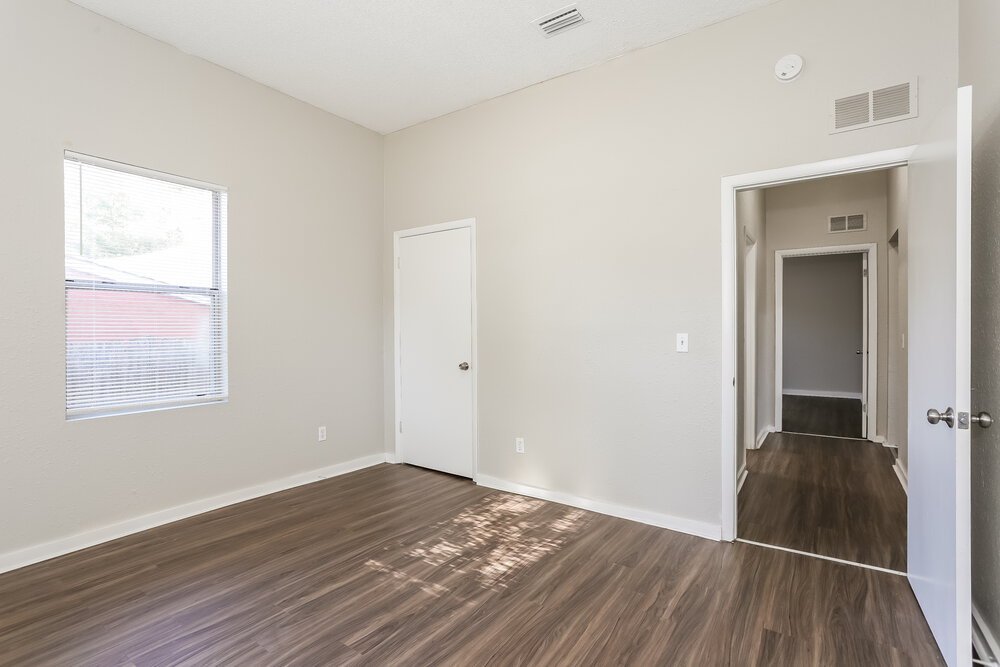4-Bed Rental on 2839 Spring Park photo 14