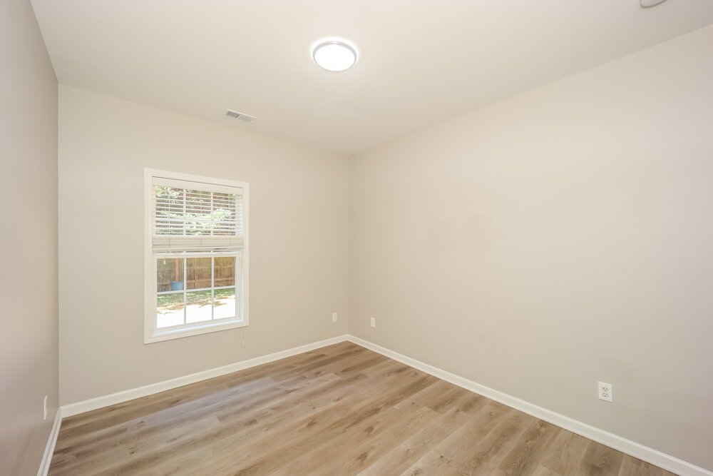 5-Bed Rental on 323 Oakhaven Way photo 14