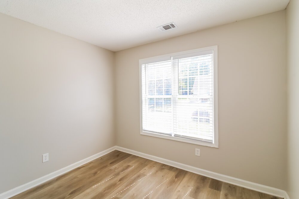 4-Bed Rental on 915 Castlerock Way photo 14