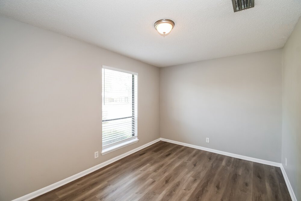 3-Bed Rental on 7152 Holiday Hill photo 14