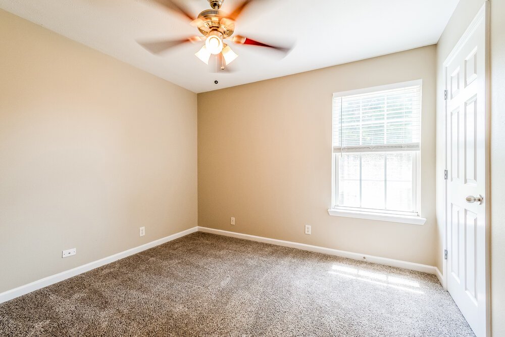 3-Bed Rental on 2006 Zion Ln photo 14