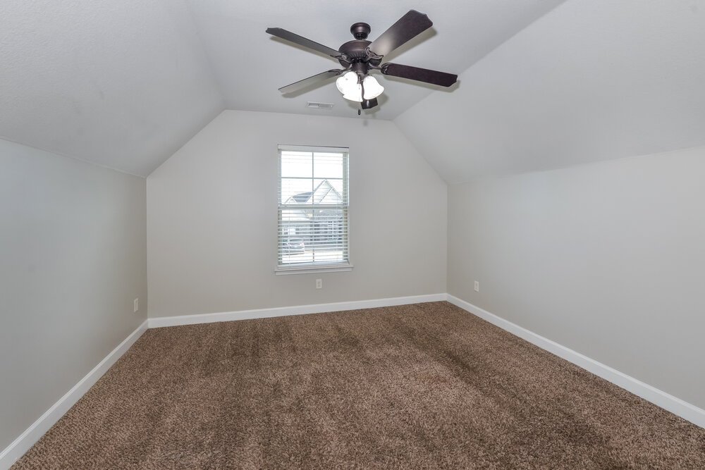 4-Bed Rental on 2674 Champion Hills photo 14