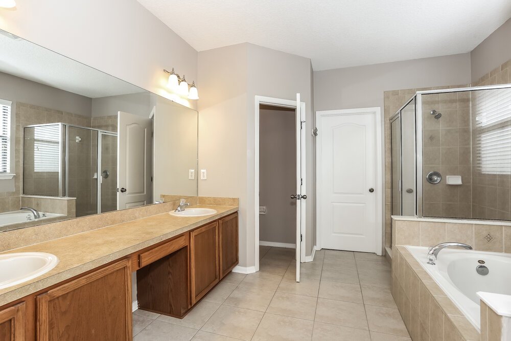 5-Bed Rental on 703 Red Cedar photo 14