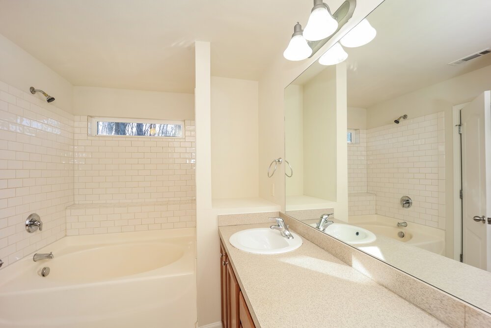 4-Bed Rental on 18 Forrest Ln photo 14