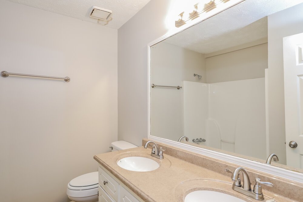3-Bed Rental on 1019 River Stone photo 14