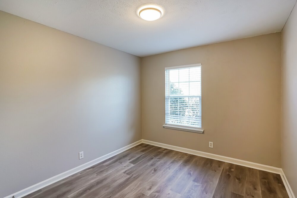 3-Bed Rental on 7016 S Hampton photo 14