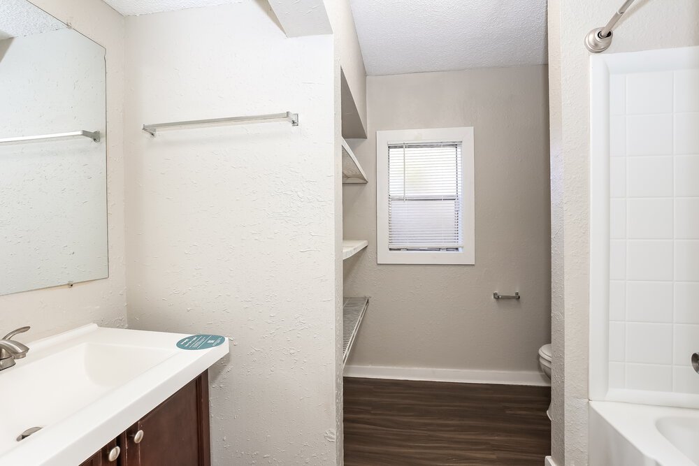 4-Bed Rental on 2839 Spring Park photo 15