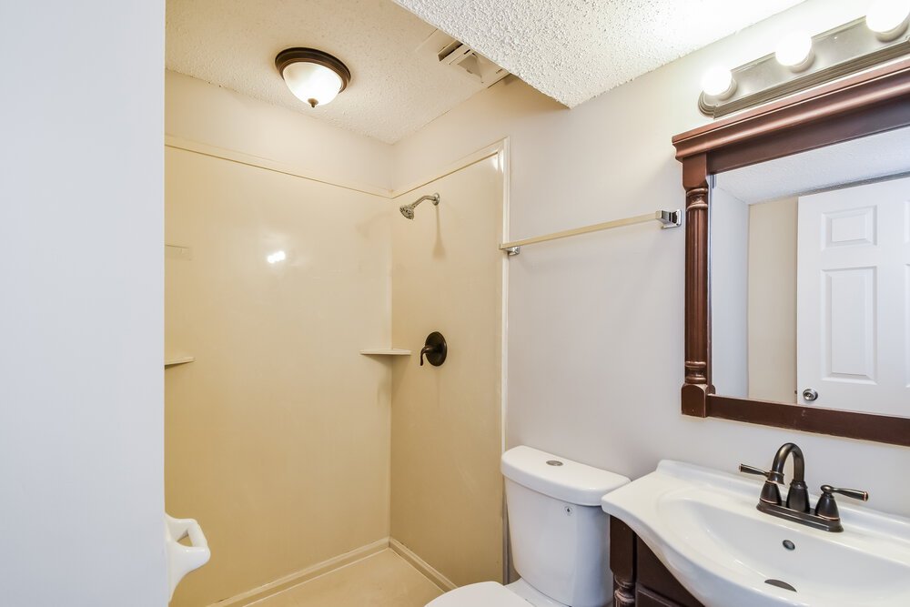 5-Bed Rental on 6815 Azalea Hill photo 15