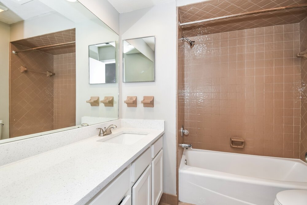 3-Bed Rental on 7152 Holiday Hill photo 15