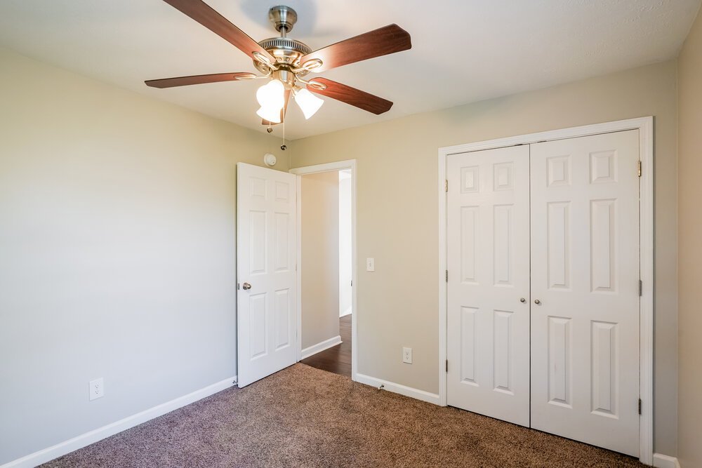 3-Bed Rental on 404 Barking Dr photo 15