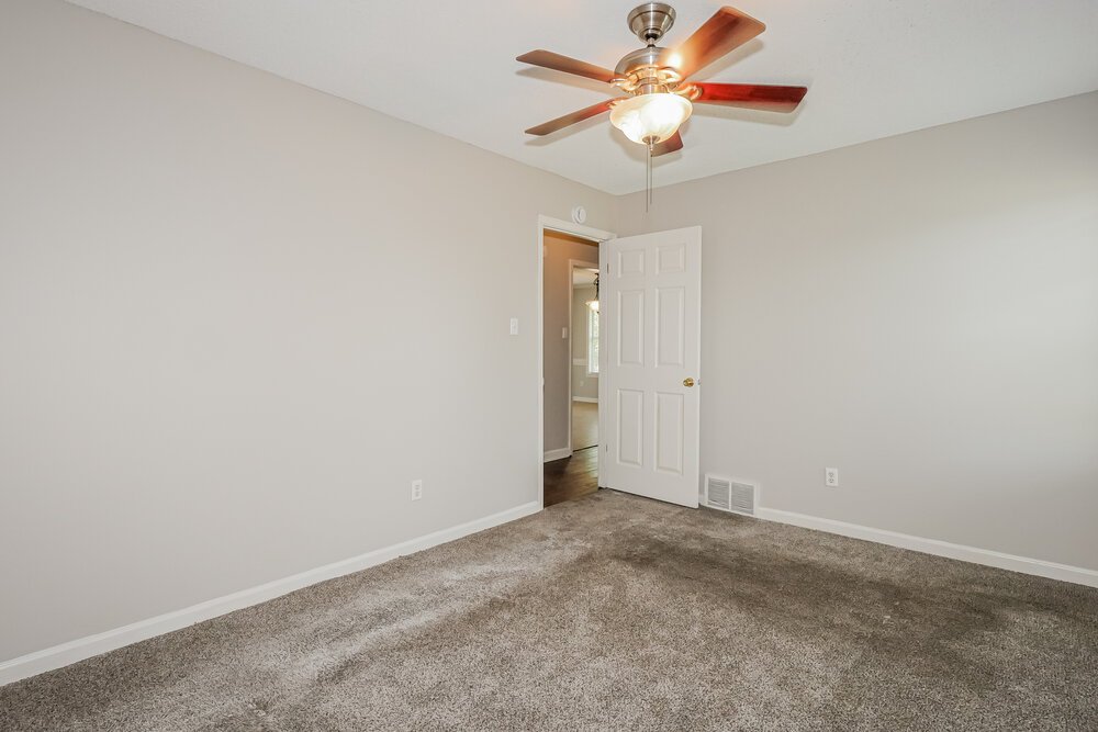 4-Bed Rental on 661 Shelley Renee photo 15