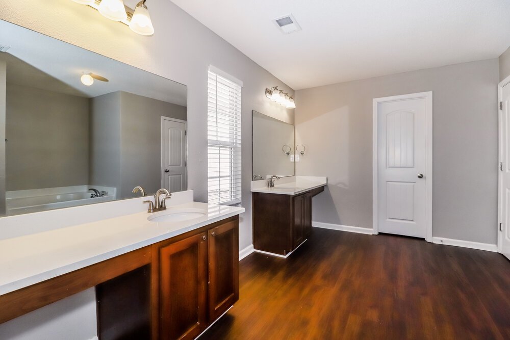 4-Bed Rental on 10071 Woodlee Cv photo 15