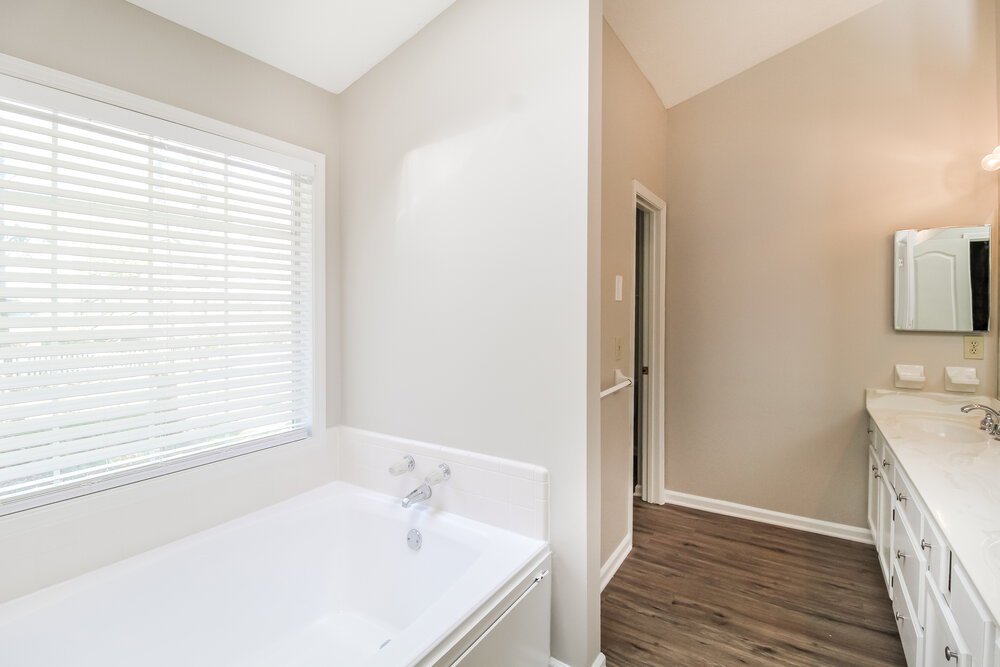 4-Bed Rental on 2915 Emerson Lake photo 15