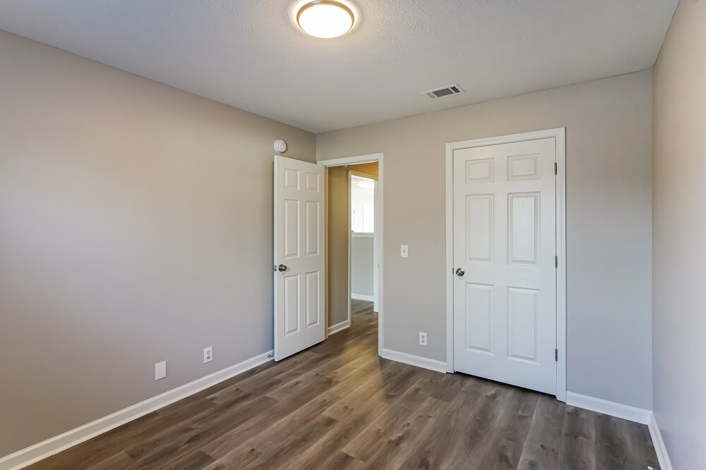 3-Bed Rental on 7016 S Hampton photo 15