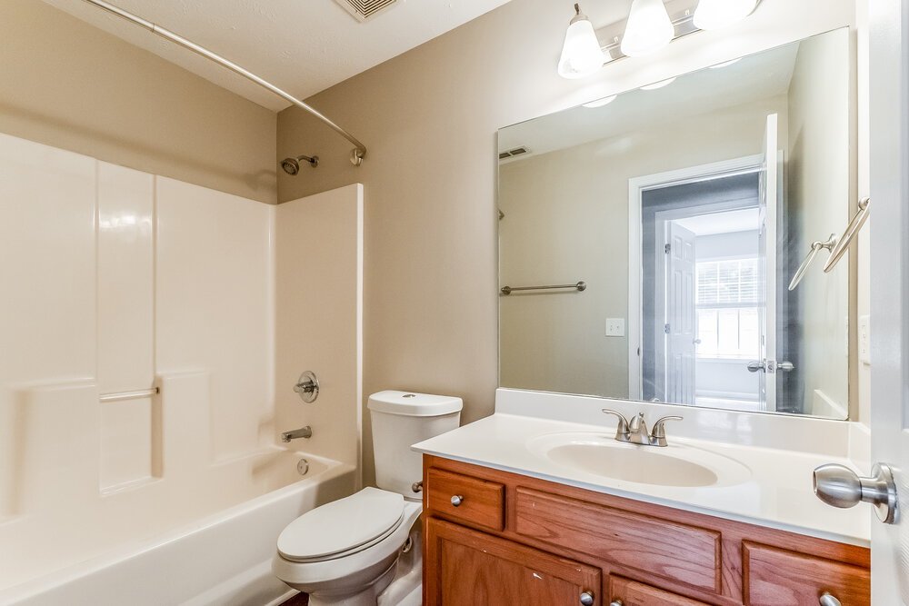 3-Bed Rental on 2006 Zion Ln photo 16