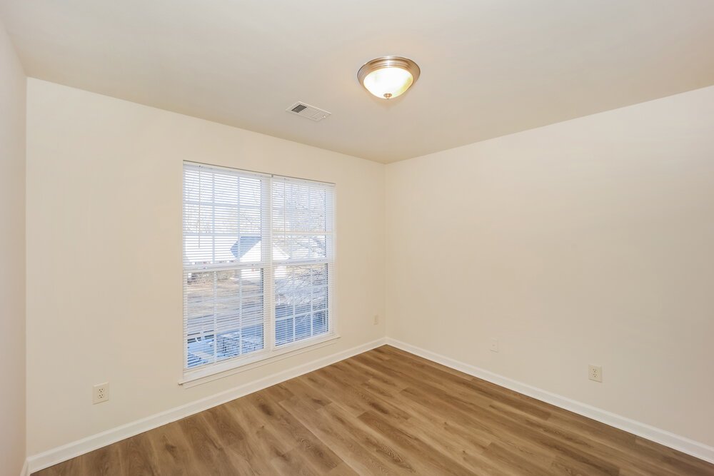 4-Bed Rental on 18 Forrest Ln photo 16