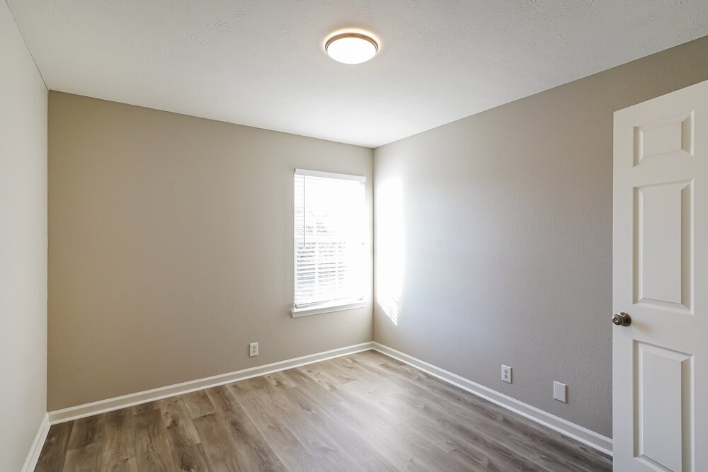 3-Bed Rental on 7016 S Hampton photo 16