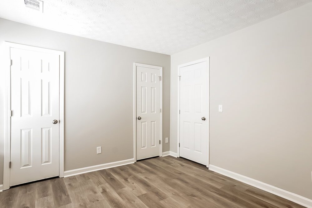 3-Bed Rental on 444 Village Bluff photo 16
