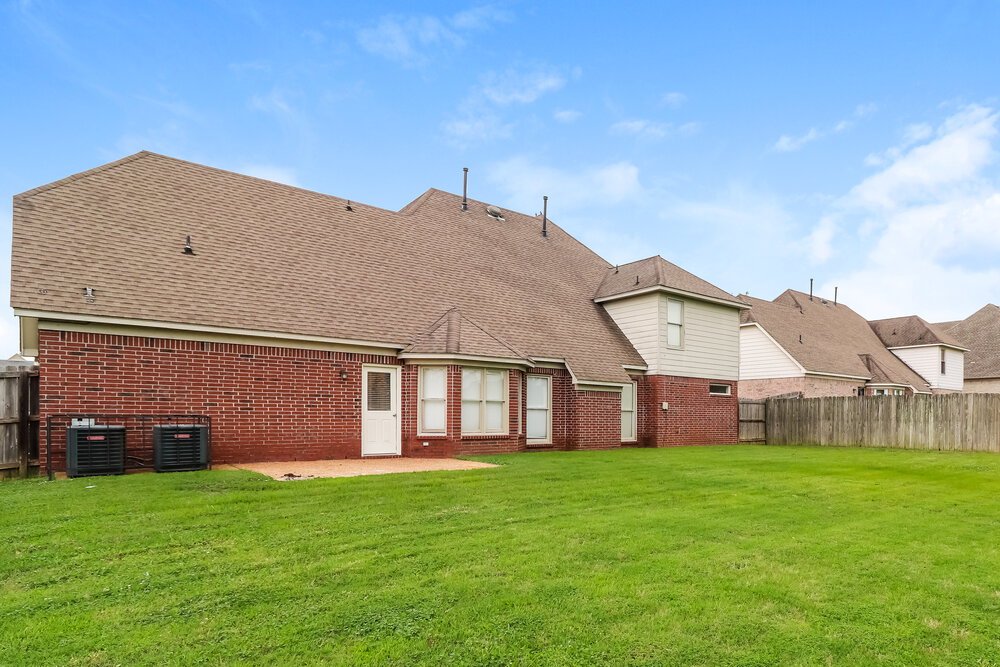 4-Bed Rental on 5053 Winberry St photo 16