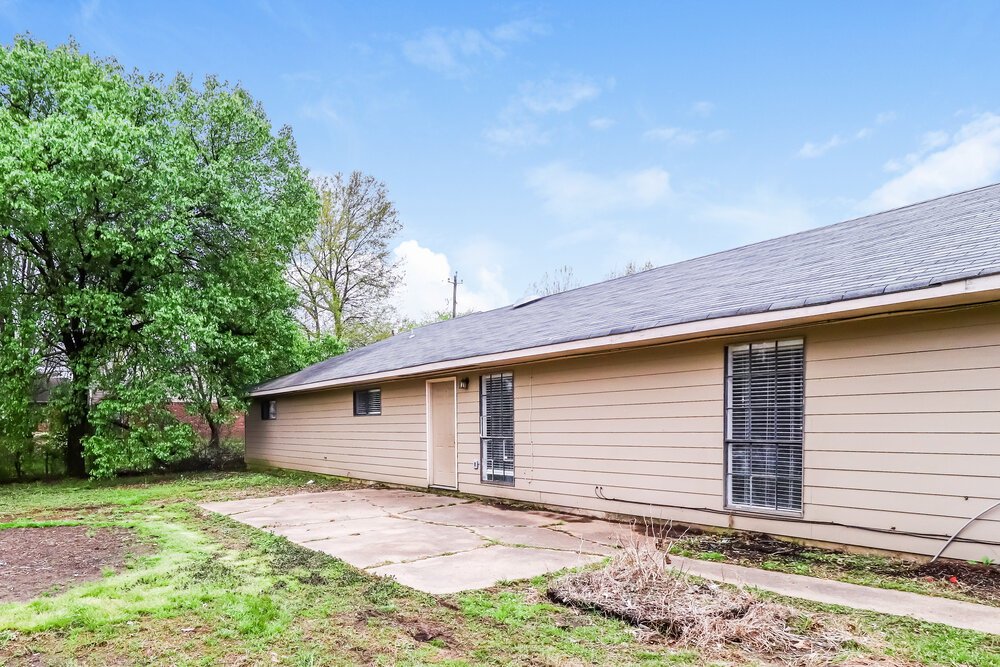 5-Bed Rental on 4784 Ross Rd photo 16