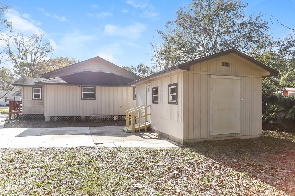 4-Bed Rental on 2839 Spring Park photo 16