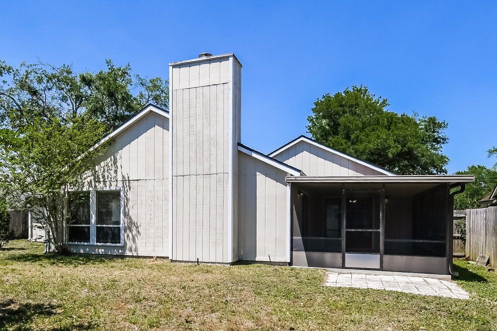 3-Bed Rental on 7152 Holiday Hill photo 16