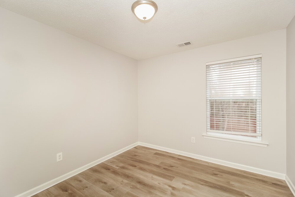 4-Bed Rental on 494 Darbys Run photo 17