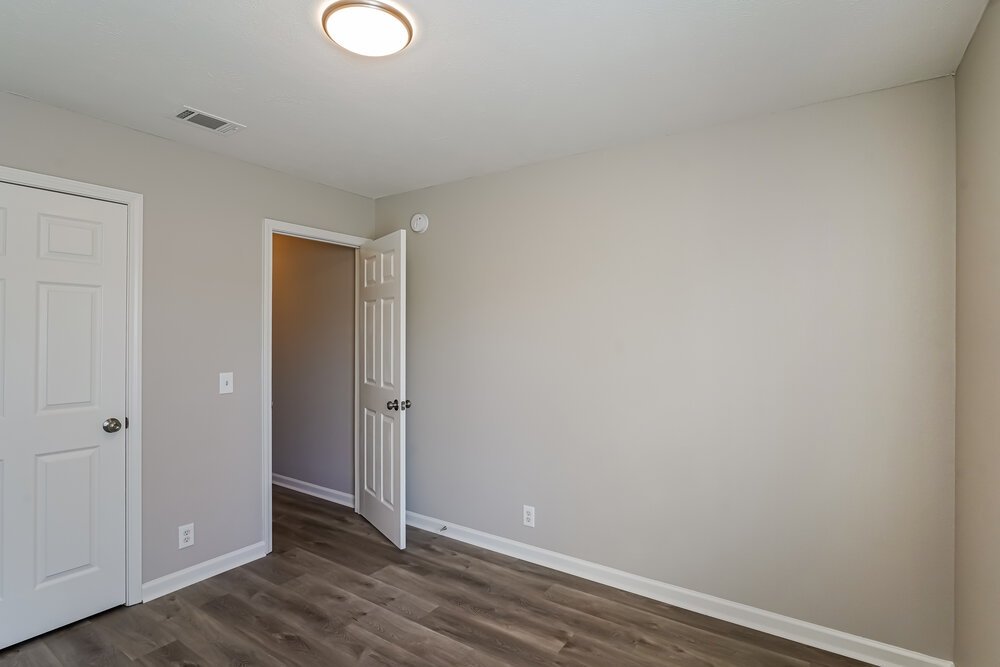 3-Bed Rental on 7016 S Hampton photo 17