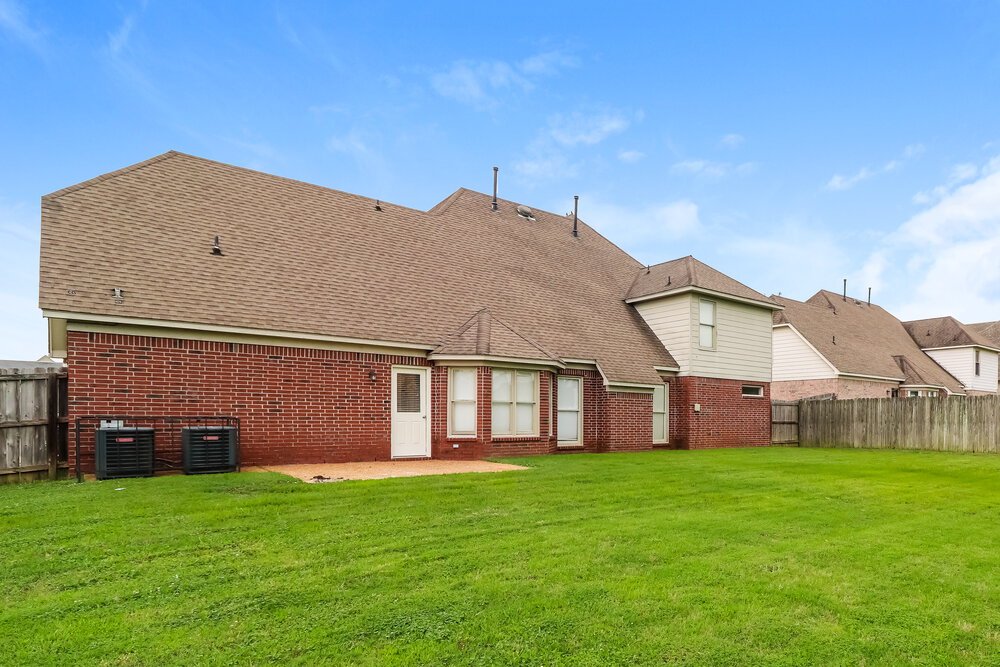 4-Bed Rental on 5053 Winberry St photo 17