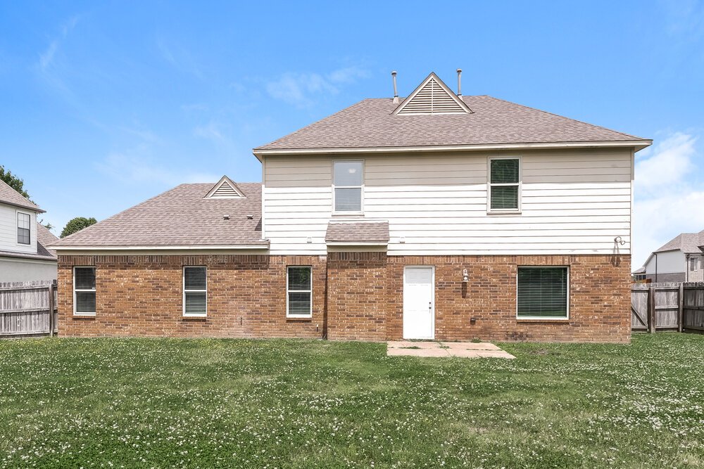 5-Bed Rental on 170 Misty Fields photo 17