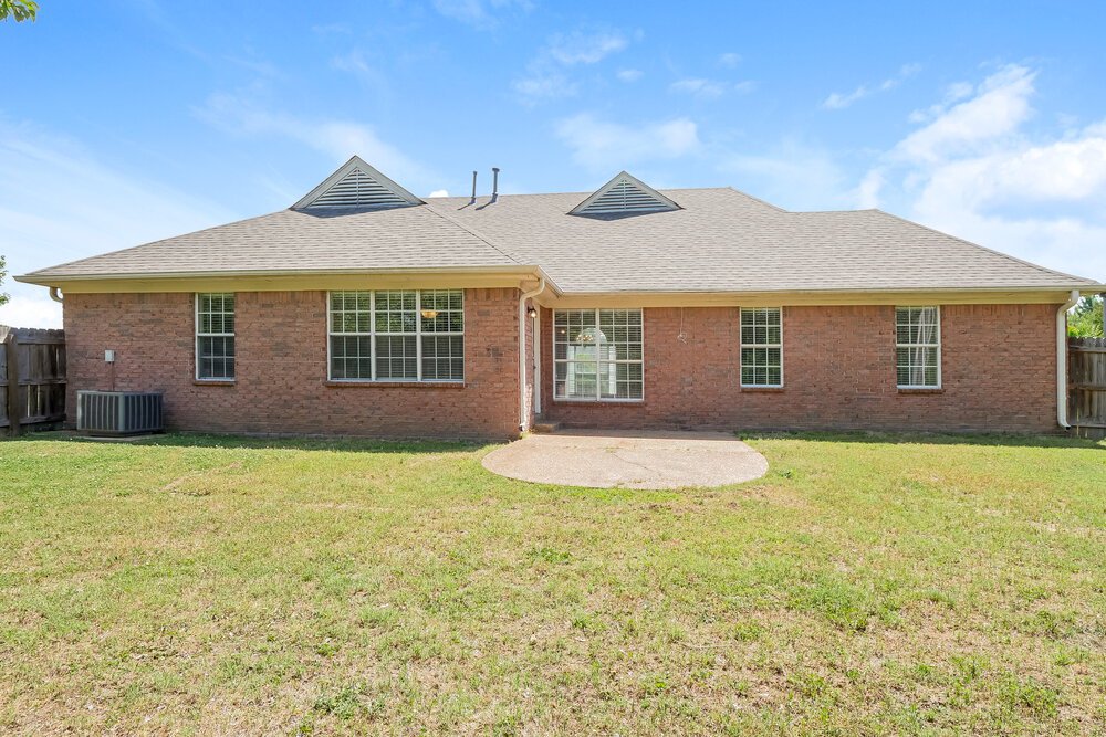 4-Bed Rental on 661 Shelley Renee photo 17