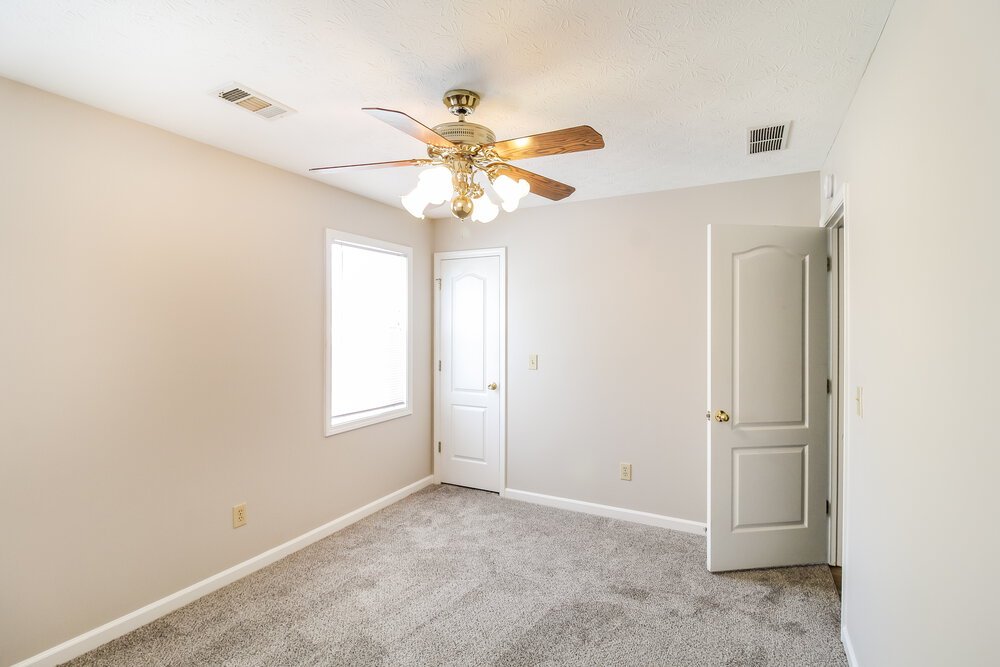 4-Bed Rental on 2915 Emerson Lake photo 18
