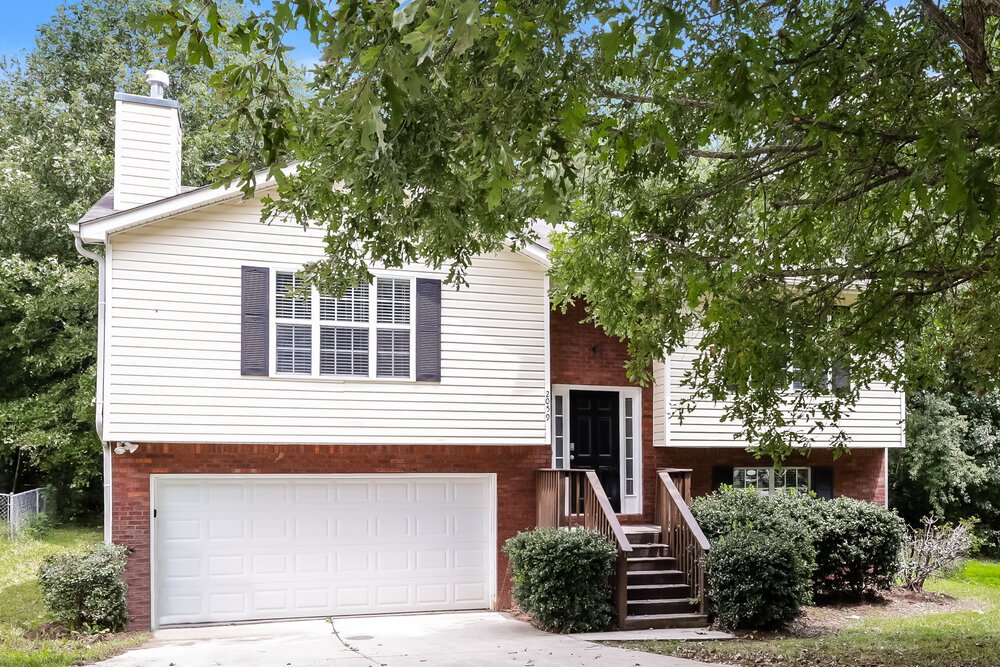 3-Bed Rental on 2059 Oak Terrace photo 1